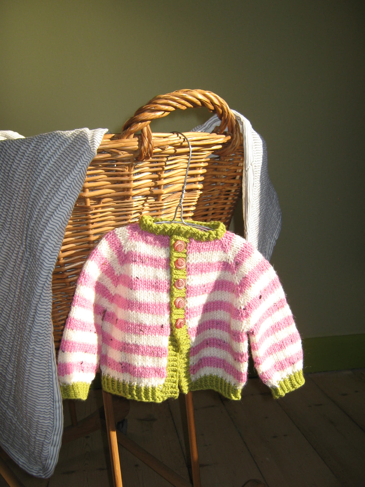 Baby Rose Cardi (knitting pattern)