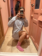 Load image into Gallery viewer, Pink Feet knitting pattern