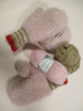Load image into Gallery viewer, Flufffers crochet kit
