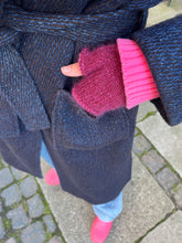 Load image into Gallery viewer, Wrist Warmers knitting pattern
