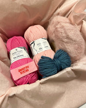 Load image into Gallery viewer, Flufffers crochet kit (Preorder)
