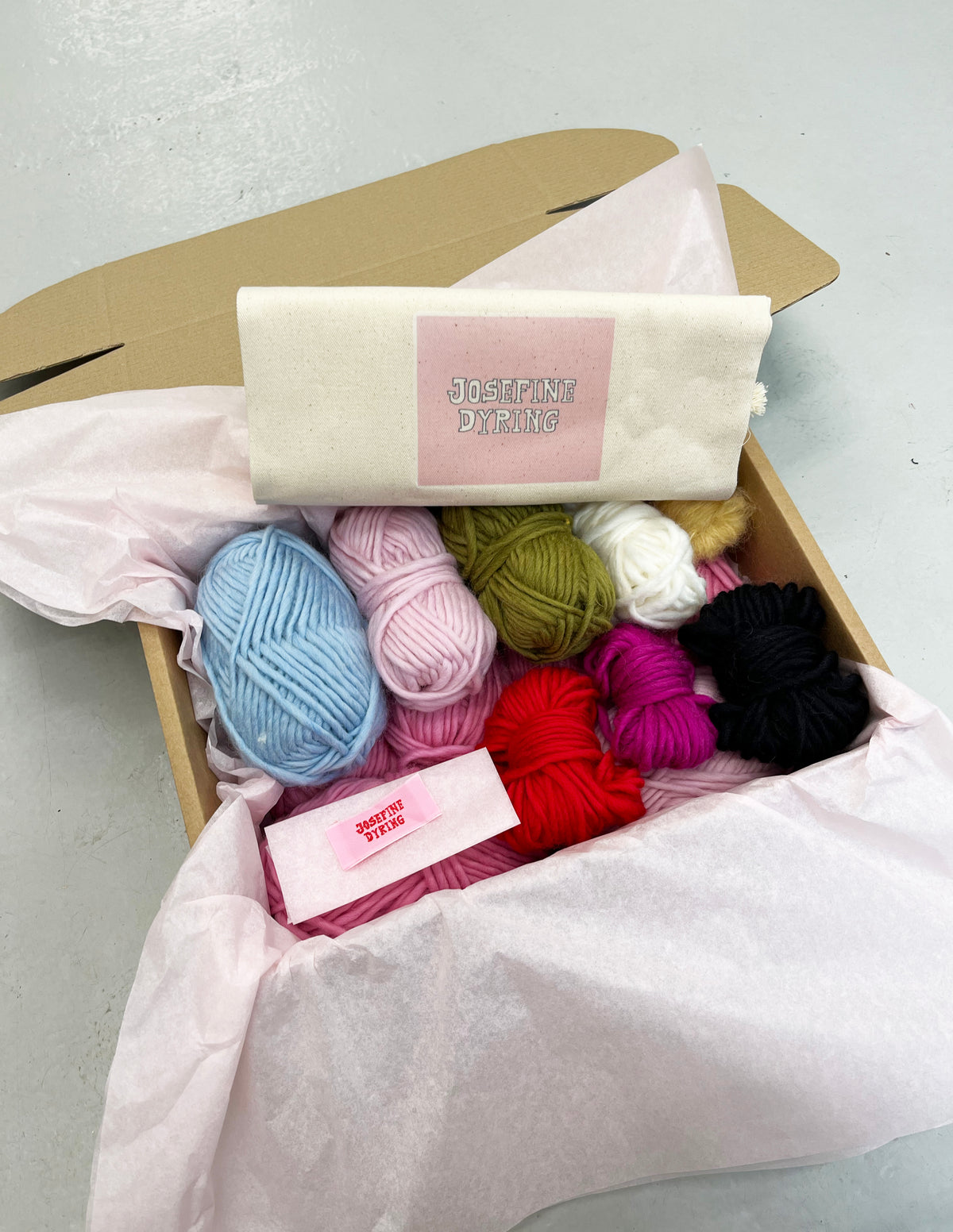 No body Sweater knitting kit