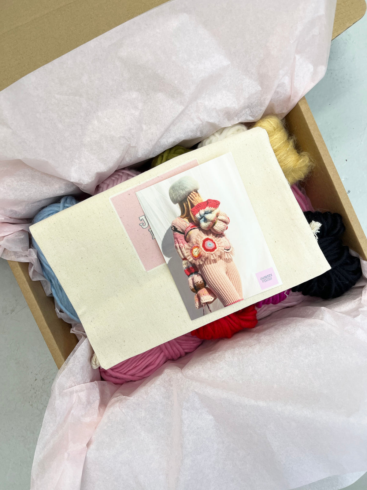 No body Sweater knitting kit